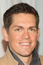 Steve Howey isMakewi