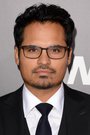 Michael Peña isBob Bolaño