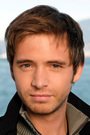 Aaron Stanford isMiles Richardson