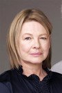 Dianne Wiest isLucinda