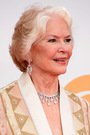Ellen Burstyn isBeatrice Fisher